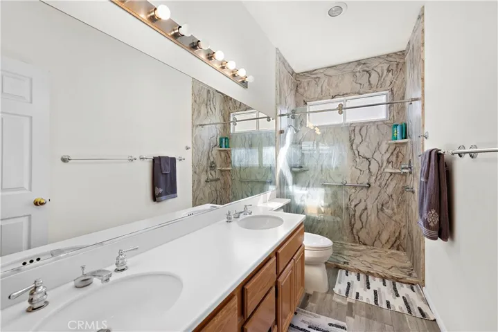 Upstairs full bathroom