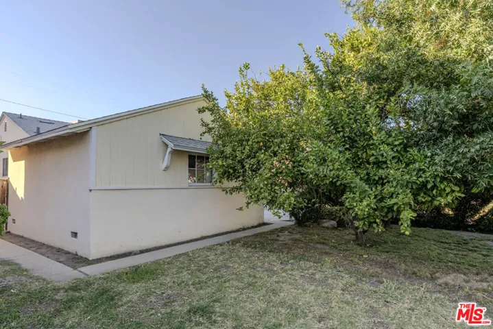 10037 Densmore Avenue, North Hills, California 91343