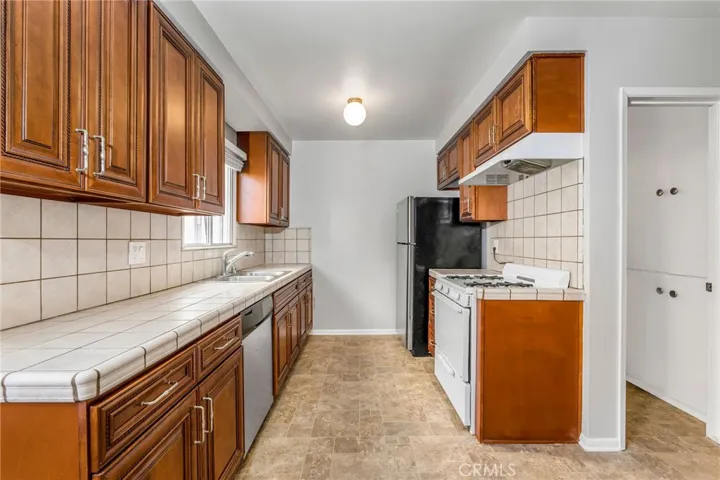 945 Main Street, El Segundo, California 90245