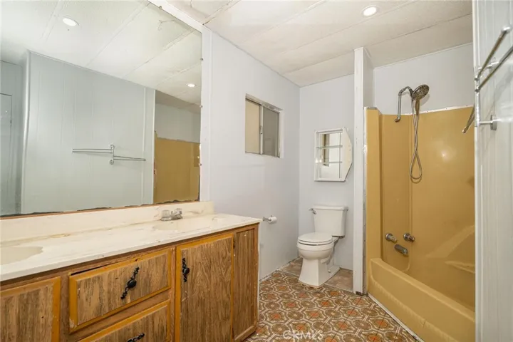 1097 N State Street 77, Hemet, California 92543