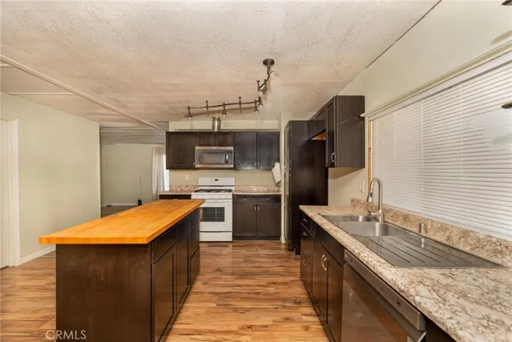 1097 N State Street 77, Hemet, California 92543