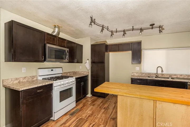 1097 N State Street 77, Hemet, California 92543