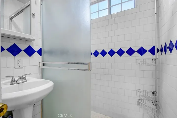 43 W Plymouth Street, Long Beach, California 90805