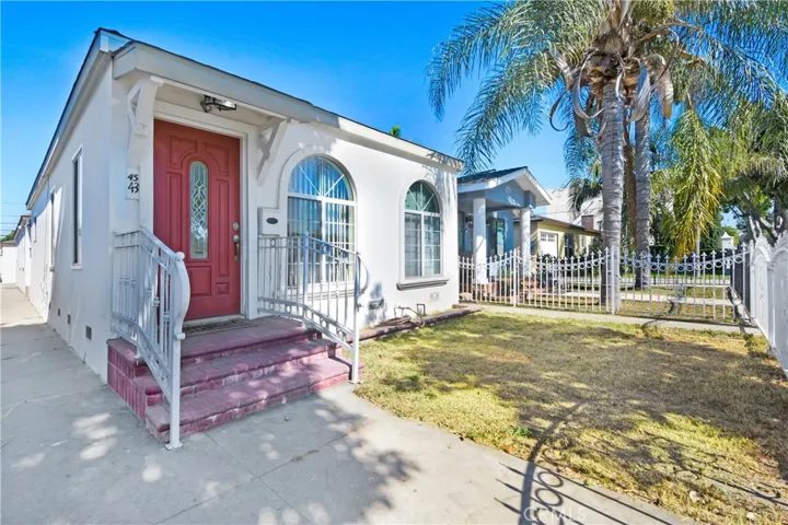 43 W Plymouth Street, Long Beach, California 90805