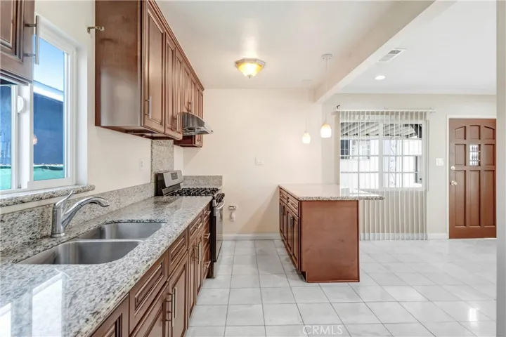 43 W Plymouth Street, Long Beach, California 90805