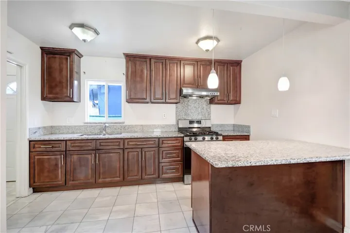 43 W Plymouth Street, Long Beach, California 90805