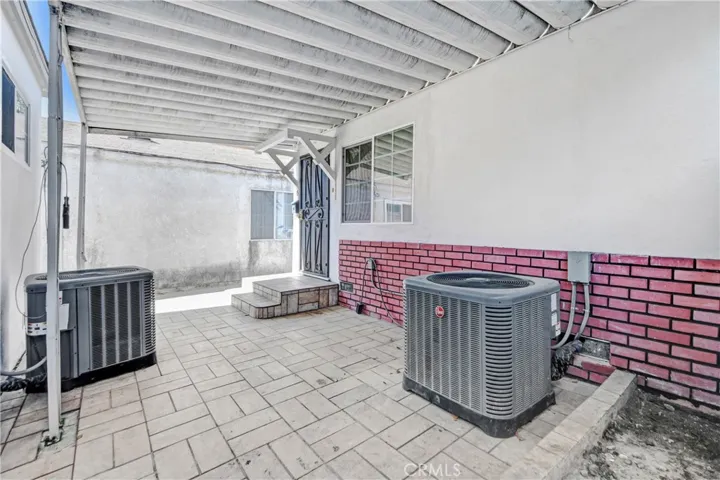 43 W Plymouth Street, Long Beach, California 90805