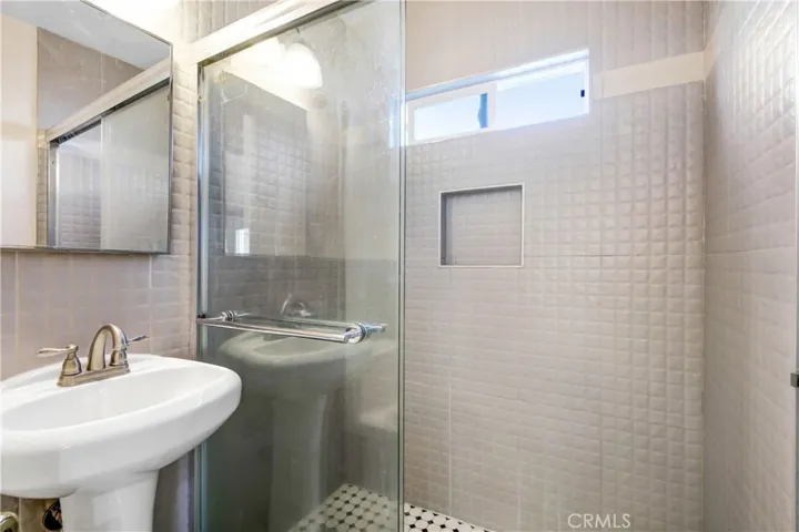 43 W Plymouth Street, Long Beach, California 90805