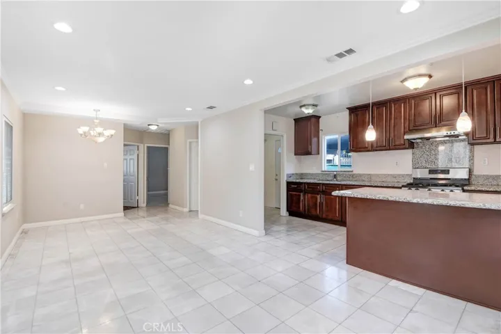 43 W Plymouth Street, Long Beach, California 90805