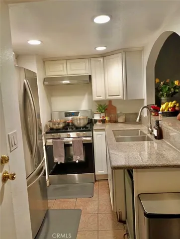 14425 Foothill Boulevard 15, Sylmar, California 91342