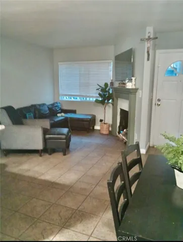 14425 Foothill Boulevard 15, Sylmar, California 91342