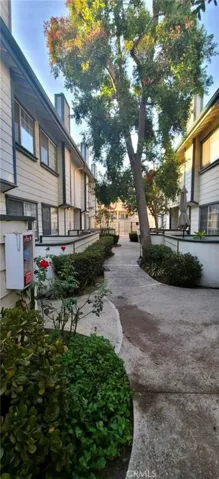 14425 Foothill Boulevard 15, Sylmar, California 91342