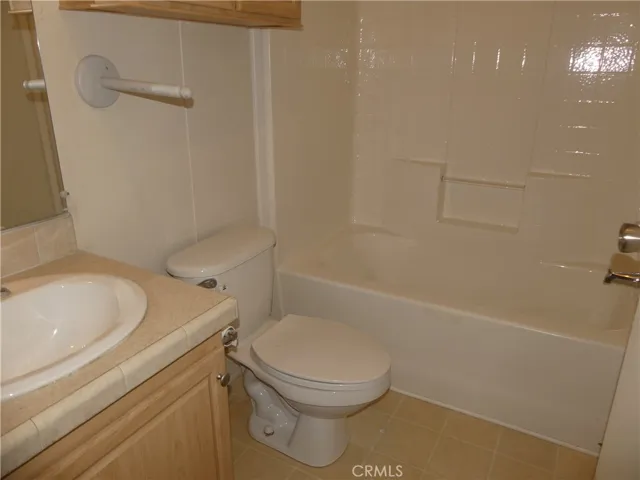 Full Bathroom off of Hallway