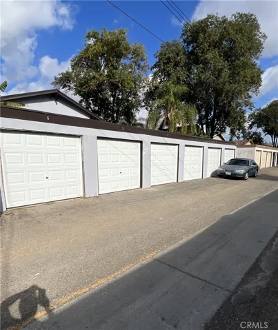 6 garages