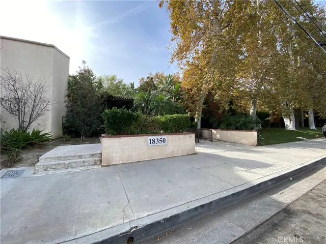 18350 Hatteras Street Unit 132, Tarzana, California 91356