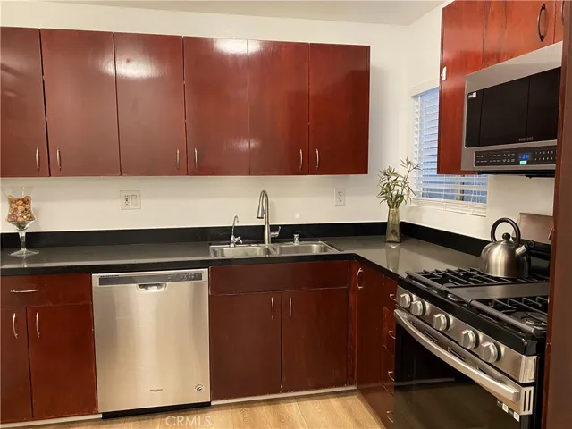 18350 Hatteras Street Unit 132, Tarzana, California 91356