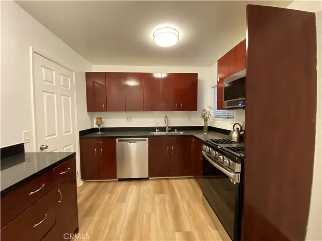18350 Hatteras Street Unit 132, Tarzana, California 91356