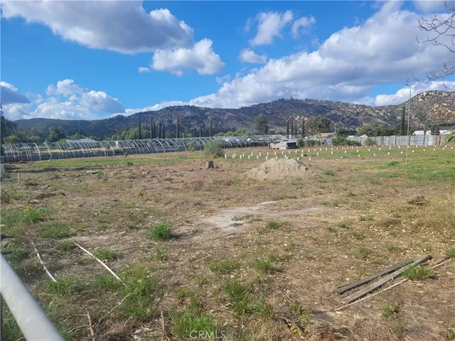 View West toward Rainbow Valley Blvd