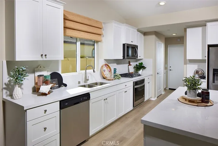 28381 Cats Claw Road, Winchester, California 92596