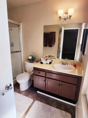 Main bedroom full bathroom