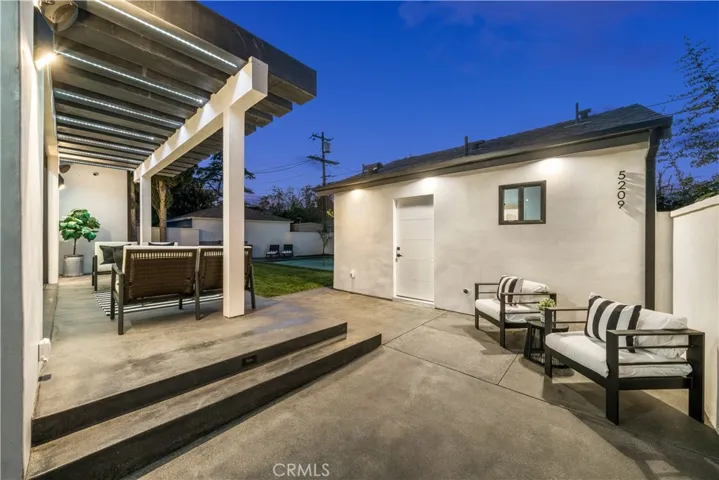 5207 Beeman Avenue, Valley Village, California 91607
