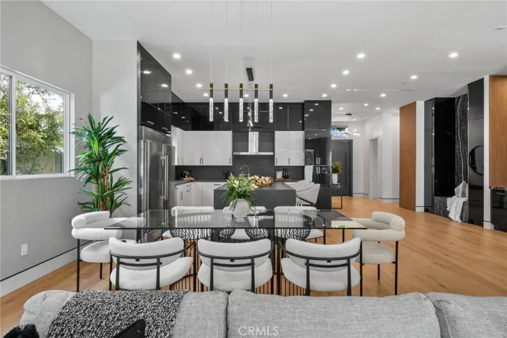 5207 Beeman Avenue, Valley Village, California 91607