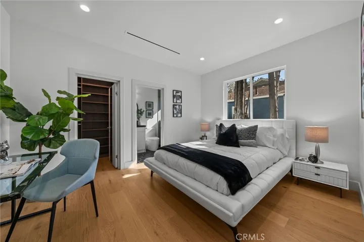 5207 Beeman Avenue, Valley Village, California 91607