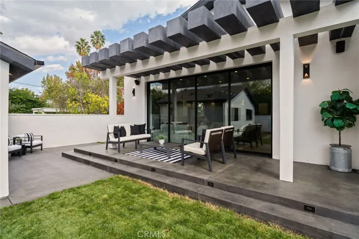 5207 Beeman Avenue, Valley Village, California 91607