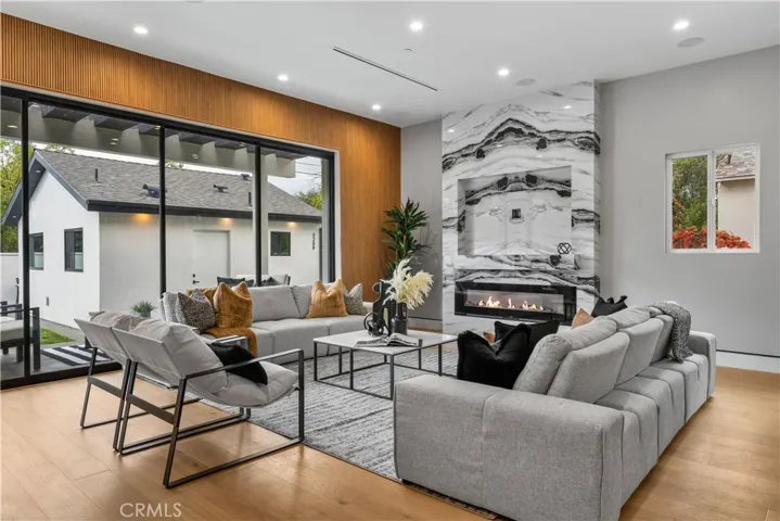 5207 Beeman Avenue, Valley Village, California 91607