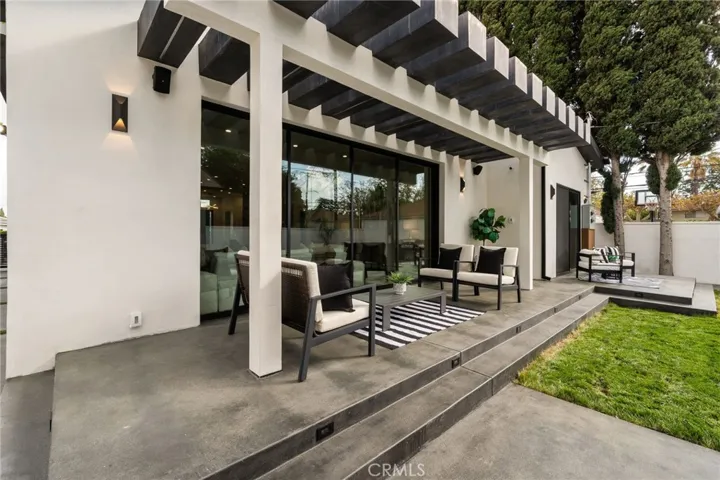 5207 Beeman Avenue, Valley Village, California 91607
