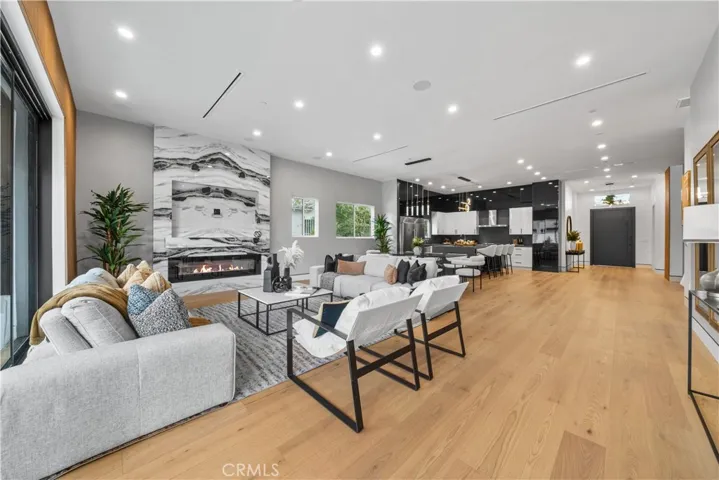 5207 Beeman Avenue, Valley Village, California 91607