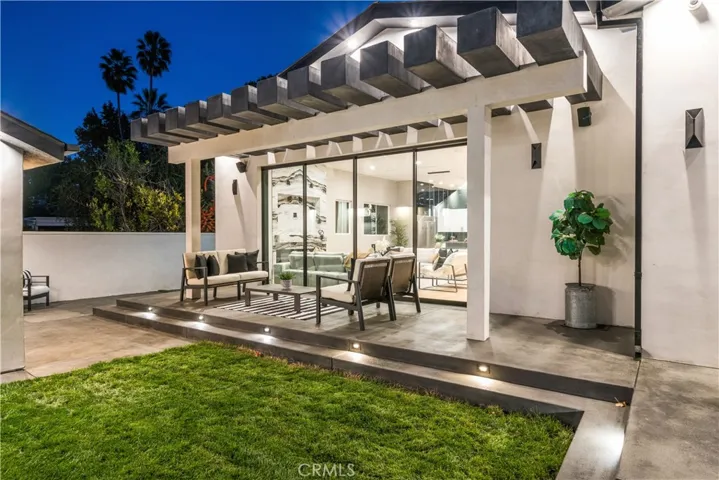 5207 Beeman Avenue, Valley Village, California 91607
