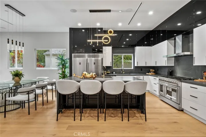5207 Beeman Avenue, Valley Village, California 91607