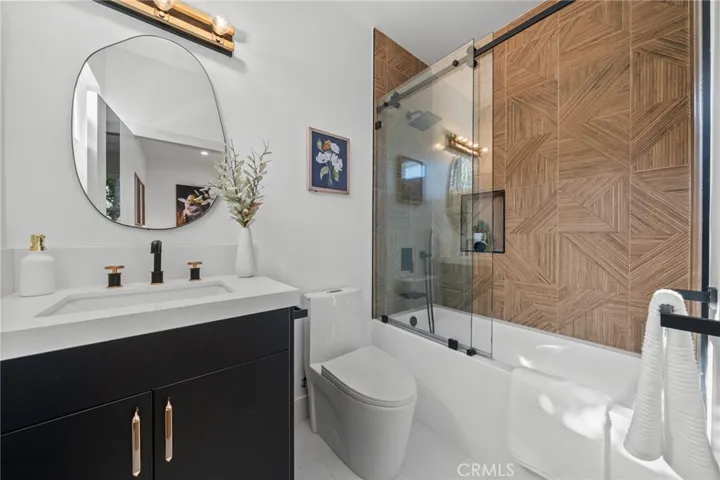 5207 Beeman Avenue, Valley Village, California 91607