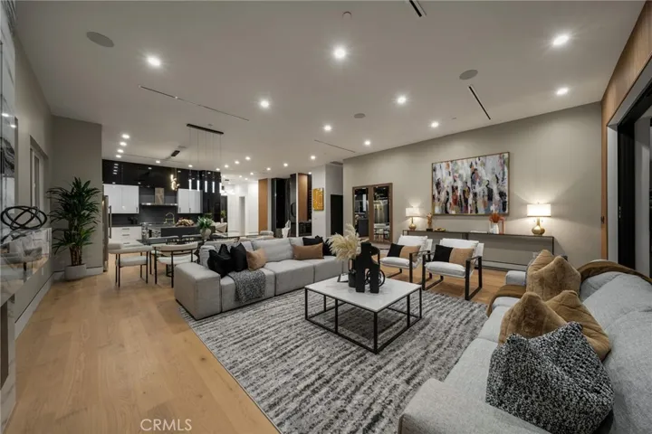 5207 Beeman Avenue, Valley Village, California 91607