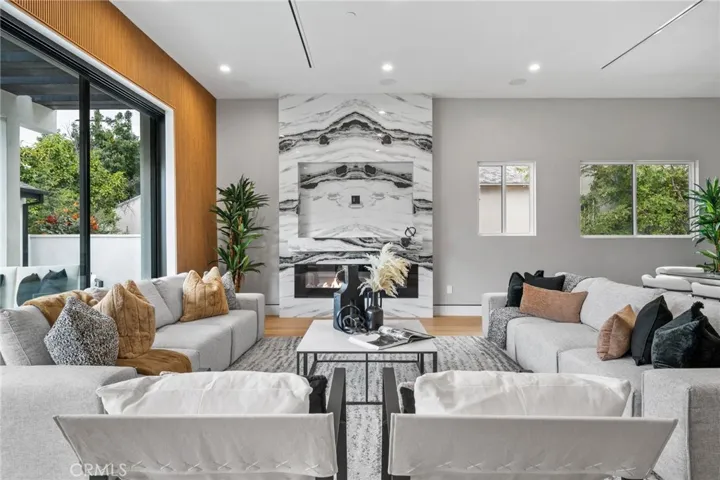 5207 Beeman Avenue, Valley Village, California 91607