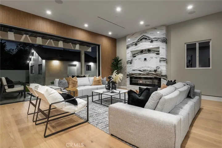 5207 Beeman Avenue, Valley Village, California 91607