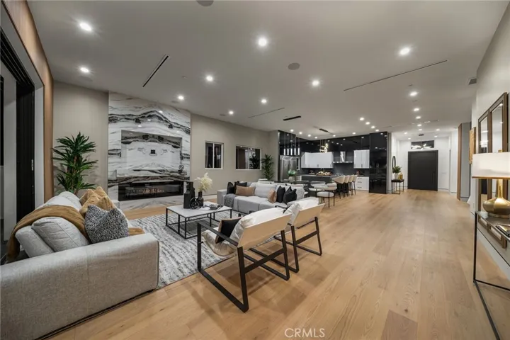 5207 Beeman Avenue, Valley Village, California 91607