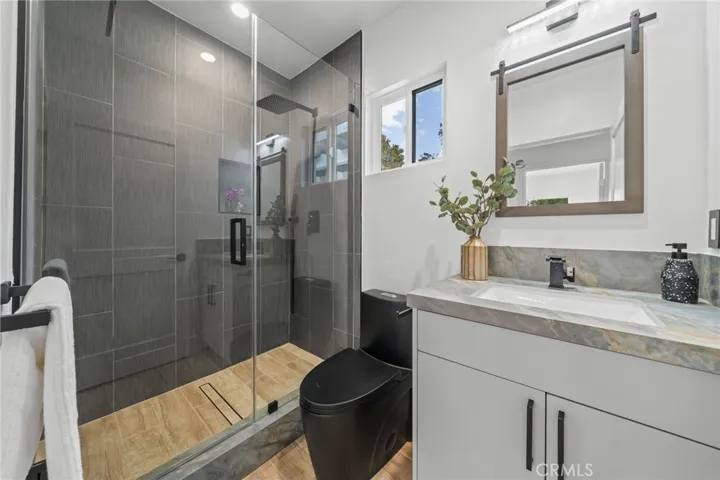 5207 Beeman Avenue, Valley Village, California 91607