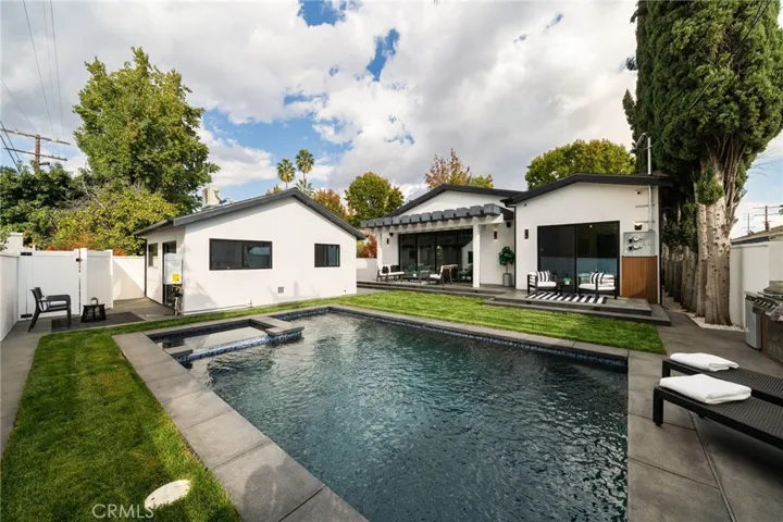 5207 Beeman Avenue, Valley Village, California 91607