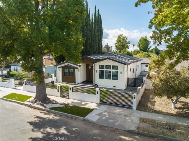 5207 Beeman Avenue, Valley Village, California 91607