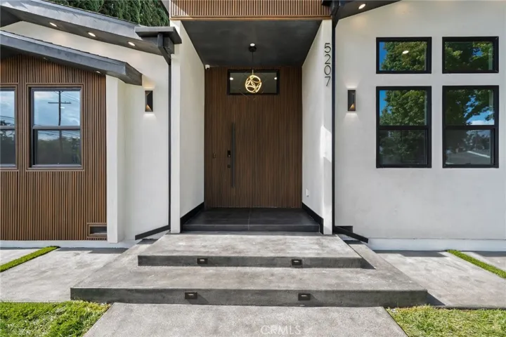5207 Beeman Avenue, Valley Village, California 91607