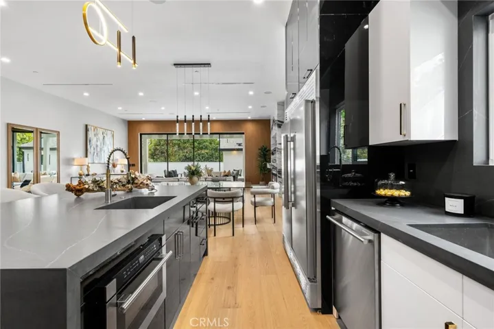 5207 Beeman Avenue, Valley Village, California 91607