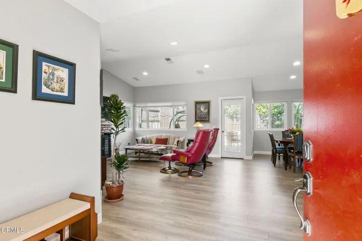 7-web-or-mls-UpMarketMedia1684San-018