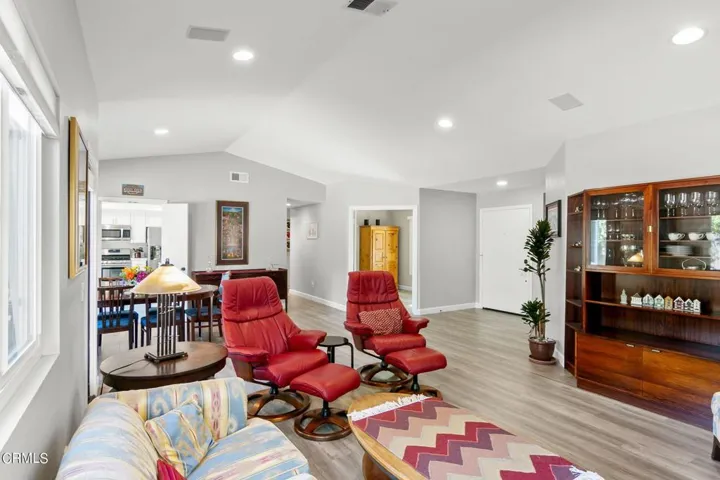 12-web-or-mls-UpMarketMedia1684San-042