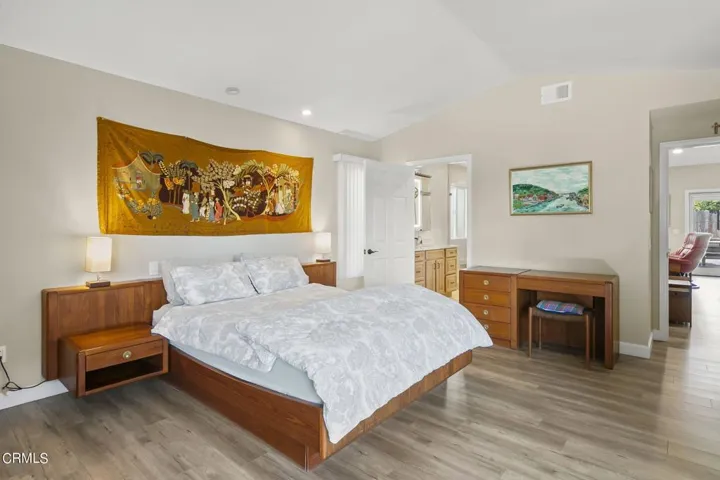 27-web-or-mls-UpMarketMedia1684San-129