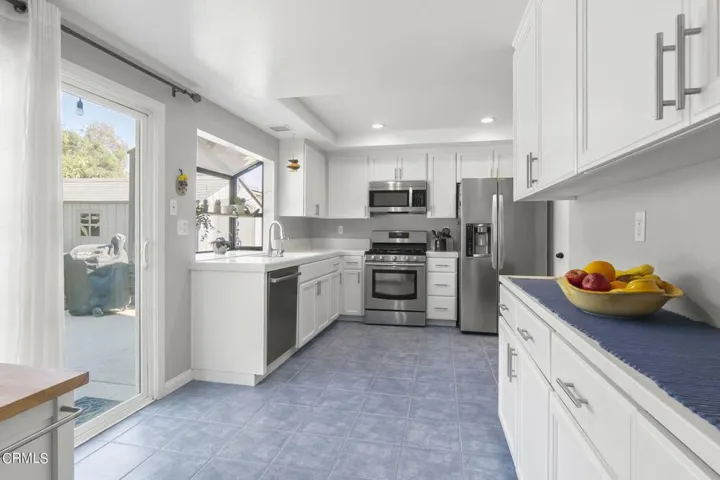 17-web-or-mls-UpMarketMedia1684San-075