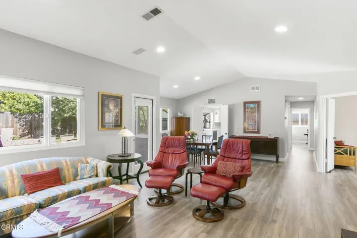 11-web-or-mls-UpMarketMedia1684San-039