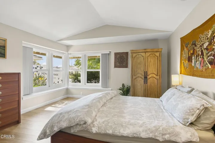 28-web-or-mls-UpMarketMedia1684San-135