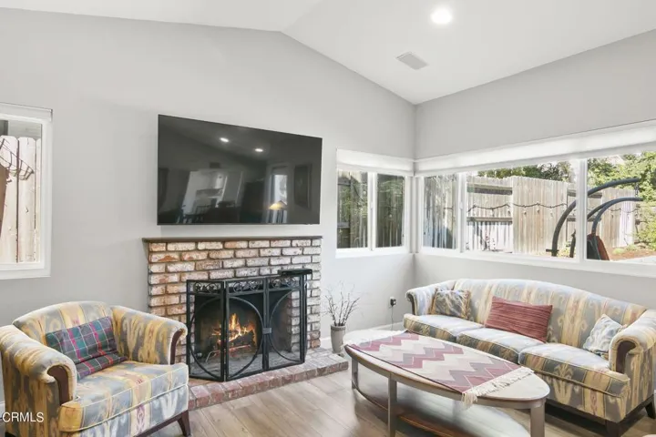 10-web-or-mls-UpMarketMedia1684San-033